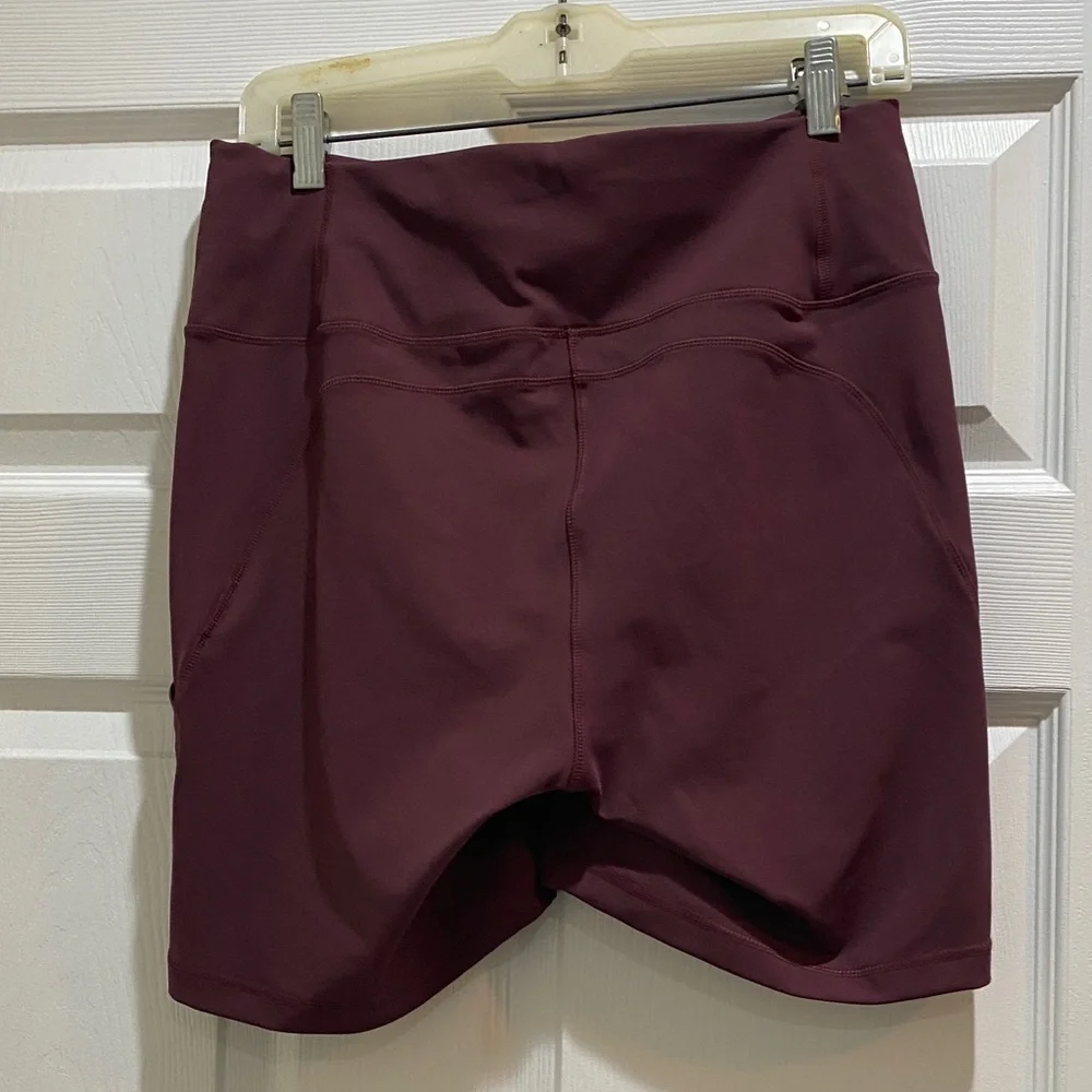 Fjallraven Women's Burgundy Bike Shorts with Side Pockets - Picture 4 of 4
